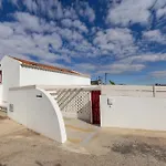 The Bliss House 펜션 로리냐